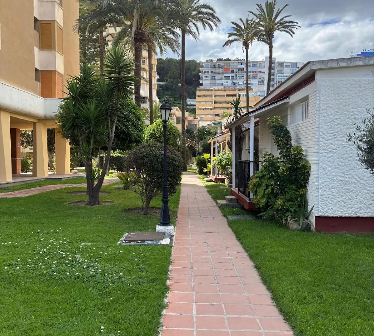 טורמולינוס Carihuela Beachfront Retreat דירה